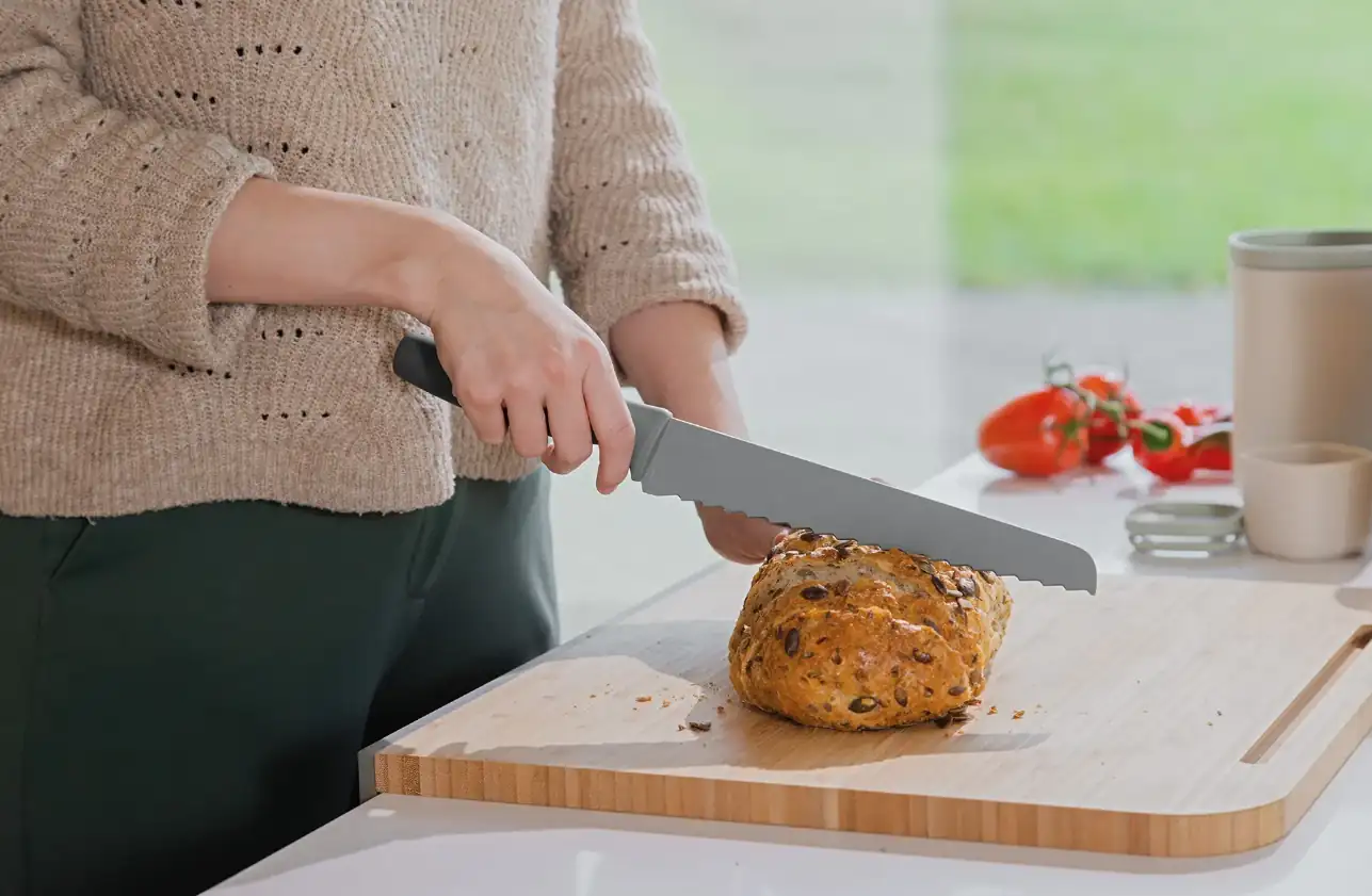 Bread knife 23cm with ergonomic handle and protective sleeve, Berghoff