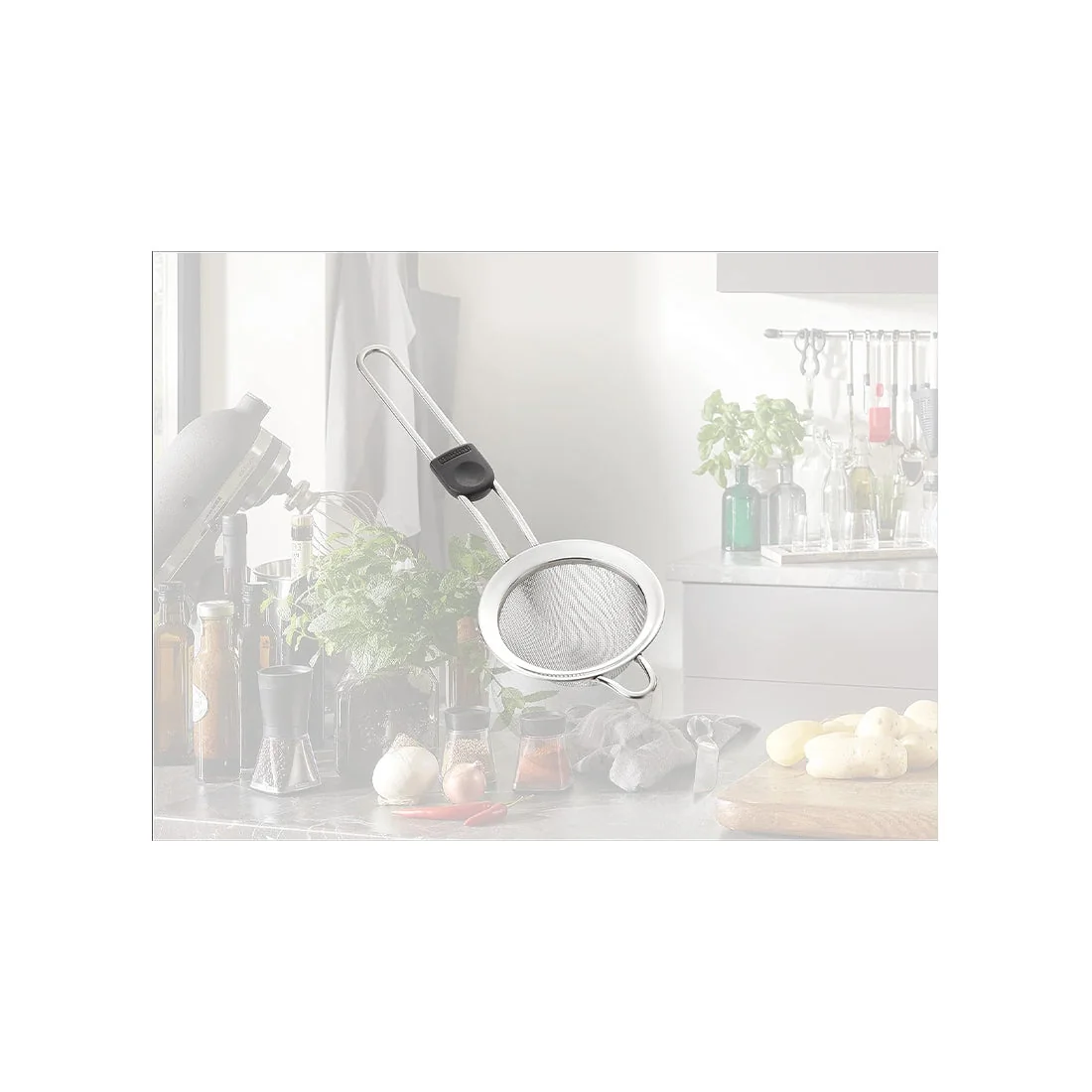 Stainless Steel Strainer 7.5cm with Thumb Grip, Leifheit
