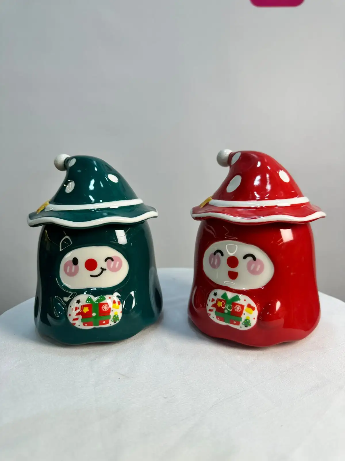 Ceramic Christmas Elf Mug with Removable Hat Lid with spoon  – 410ml